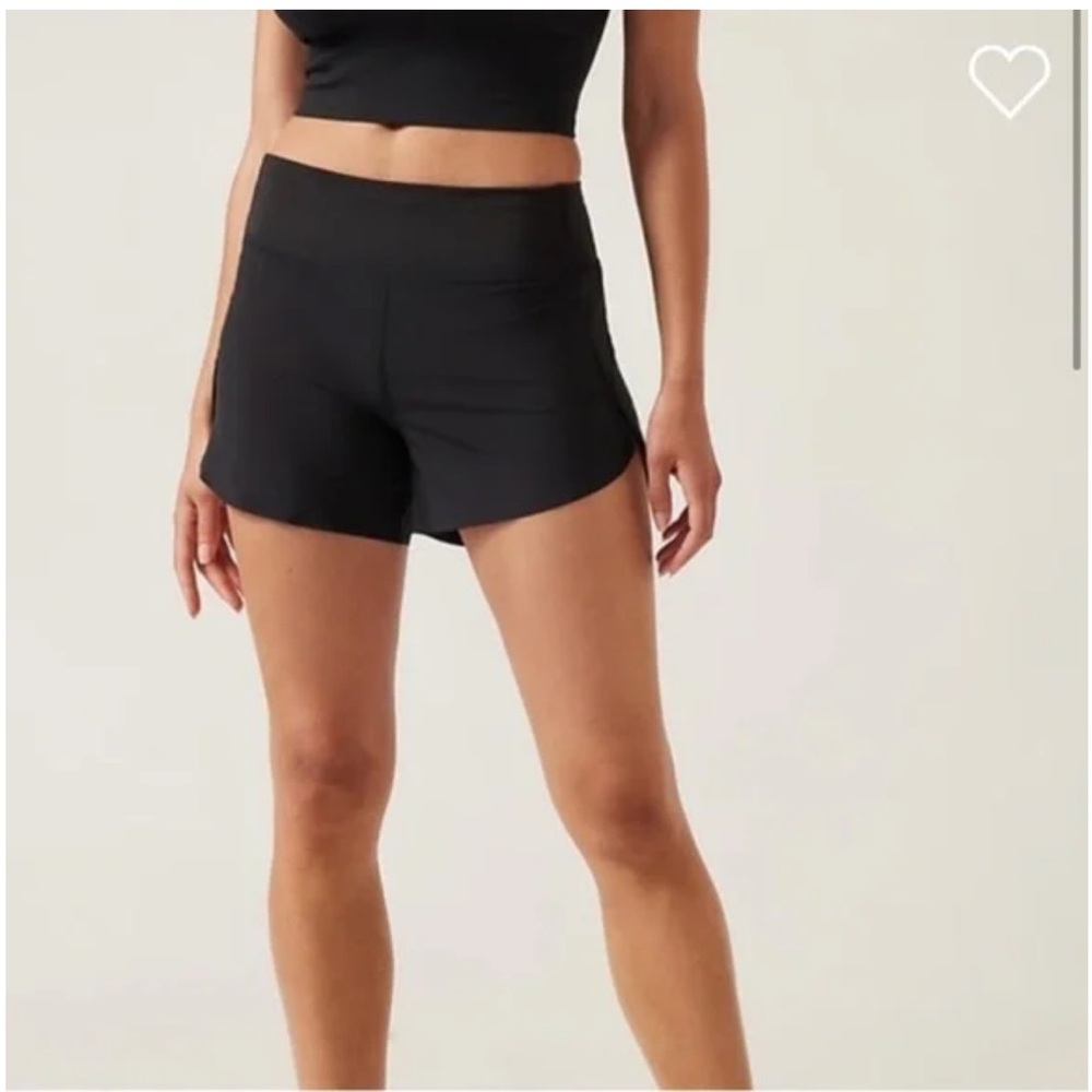 NWOT Athletica Run With It 2.5”Shorts